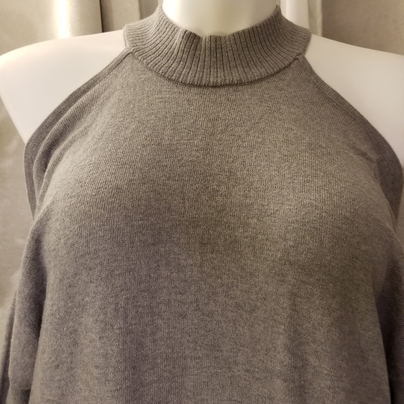 Torrid KNIT HIGH NECK COLD SHOULDER SWEATER - Picture 4 of 5